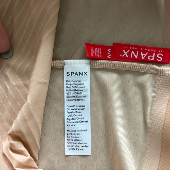 SPANX Thinstincts 2.0 High-Waisted Mid Thigh Short NWT Medium - Picture 9 of 9